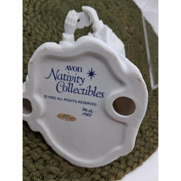 Avon Nativity Collectibles 1982 Kneeling King Figurine Porcelain Matte White Rel - Picture 5 of 8